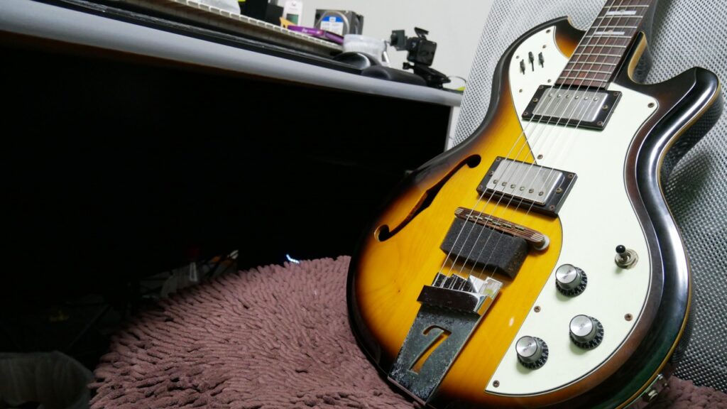 Italia Guitars Mondial classic　涼宮ハルヒモデル